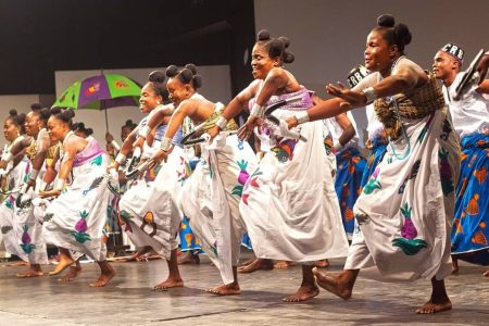 Zinli: Du sacré au spectacle
